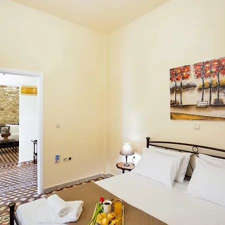 Michalis Stonehouse * Chania (Crete)