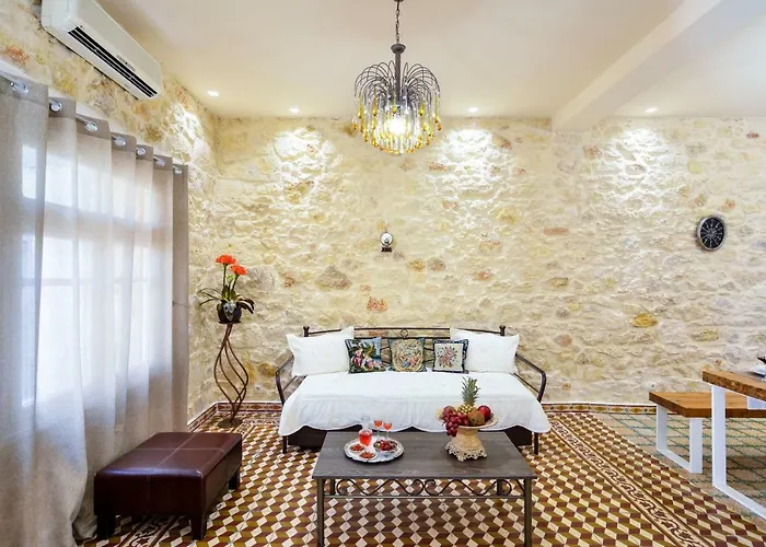 Michalis Stonehouse * Chania (Crete)